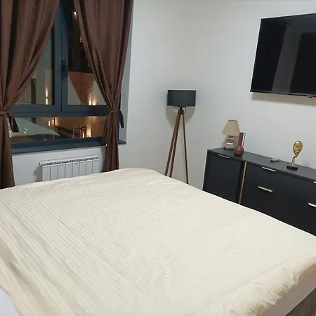 1 Na Vodi Molim Pozovite Oko Informacija O Prijavljivanju Apartment