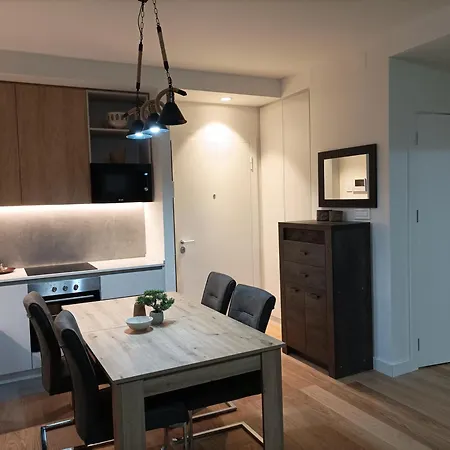 1 Na Vodi Molim Pozovite Oko Informacija O Prijavljivanju Apartment